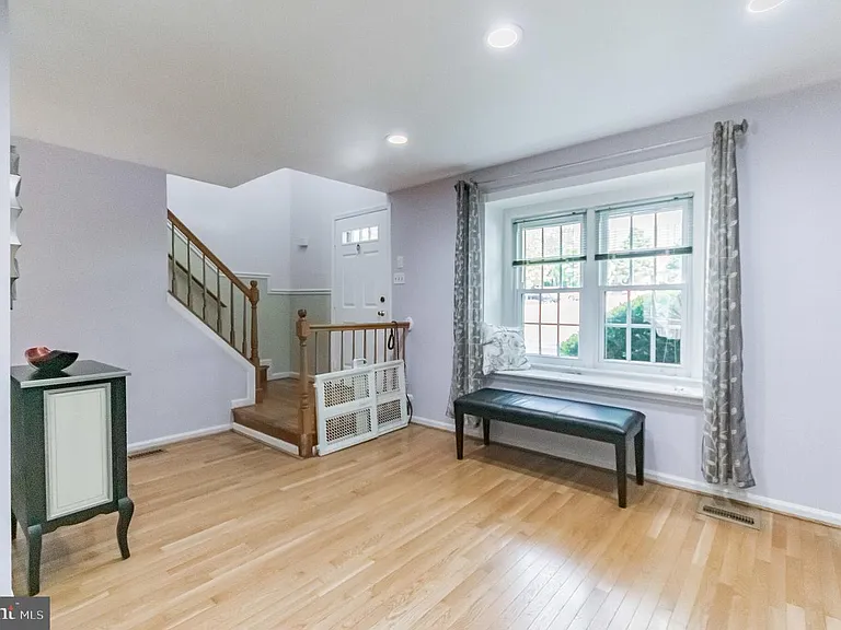 604 Hillary Ct — Photo 4