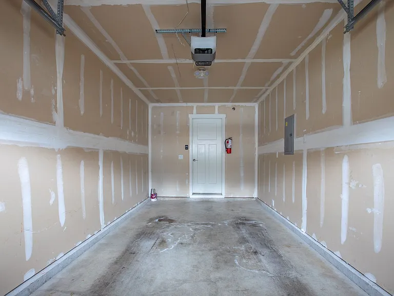 1643 Burnside Pl — Photo 3
