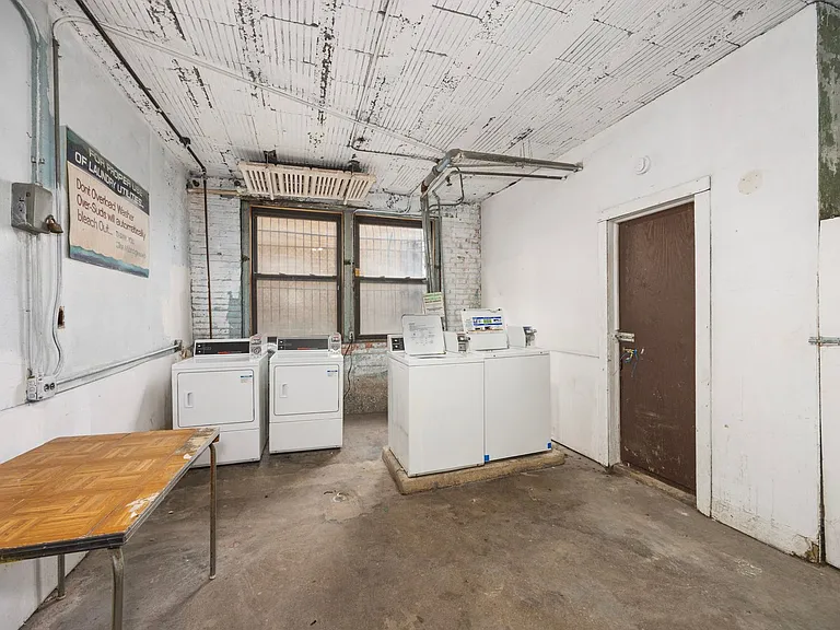 156-158 N. Central Avenue. — Photo 22