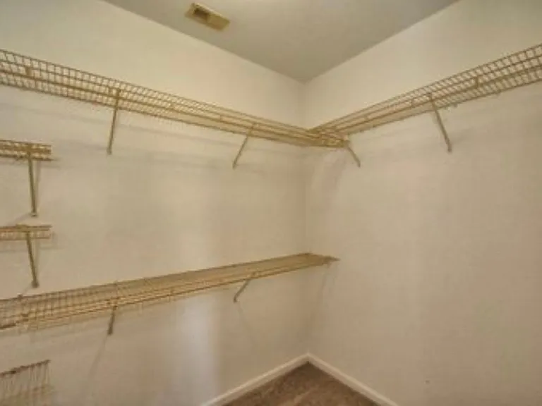209 Lenox Ln — Photo 29