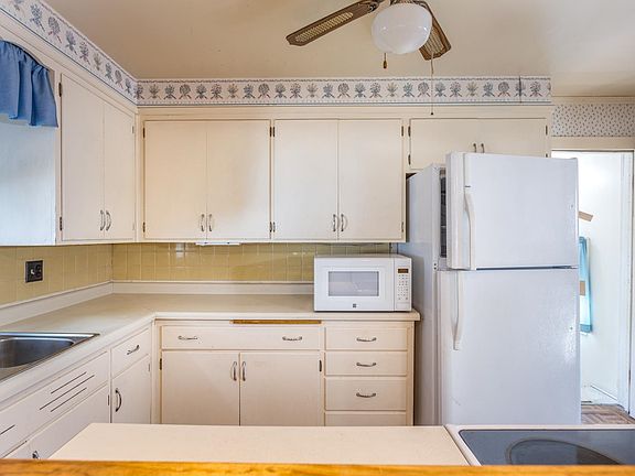 2nd image of 614 N Superior St