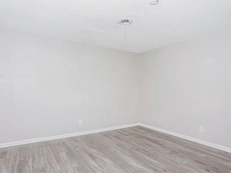 1494480_018_living_room_13079901.jpg
