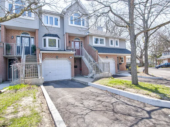 310 Christopher Dr #15, Cambridge, ON N1P 1B4