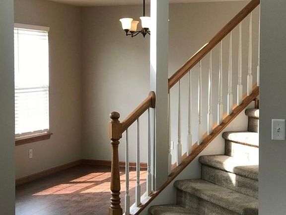 4th image of 299 Heatherfield Ln