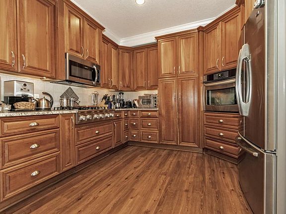 3rd image of 185 Fonseca Dr