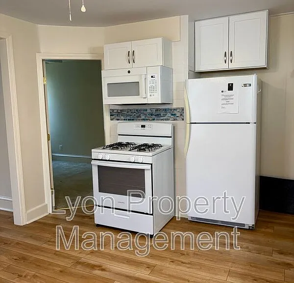 94 Anthony Ave #2R — Photo 11