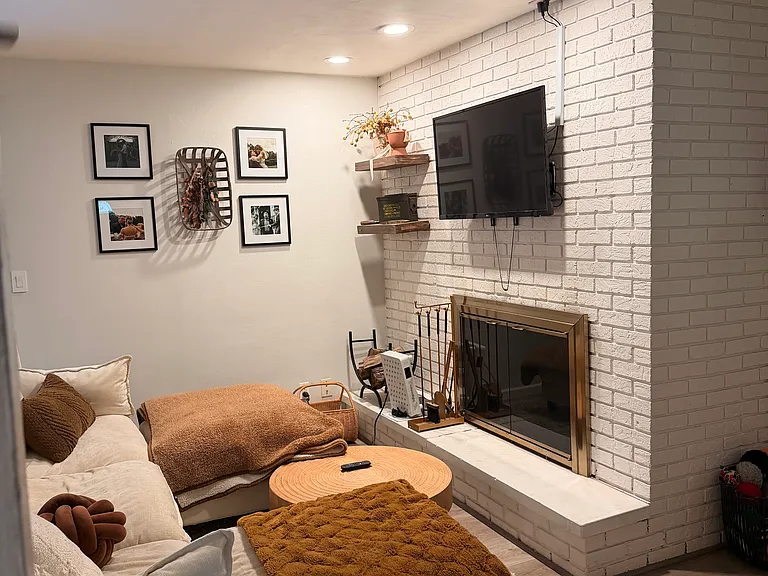 1024 Saint Clair Ave — Photo 3