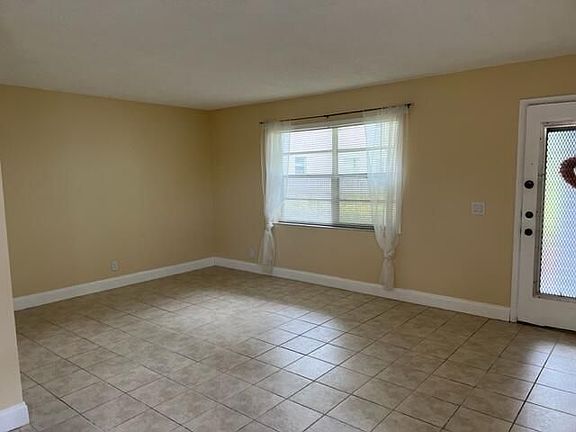 2nd image of 160 Burgundy Dr #D