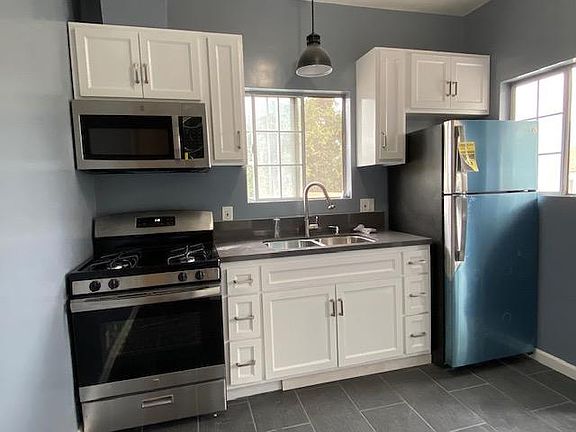 2nd image of 398 N Mar Vista Ave #398