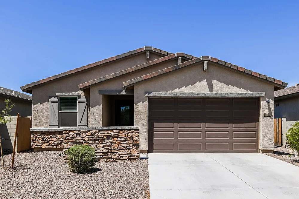 4 bed, 2.0 bath, 1810 sqft, $2,290 — Photo 1