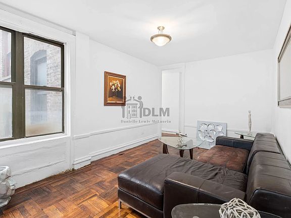 2nd image of 258 W 117th St #33W