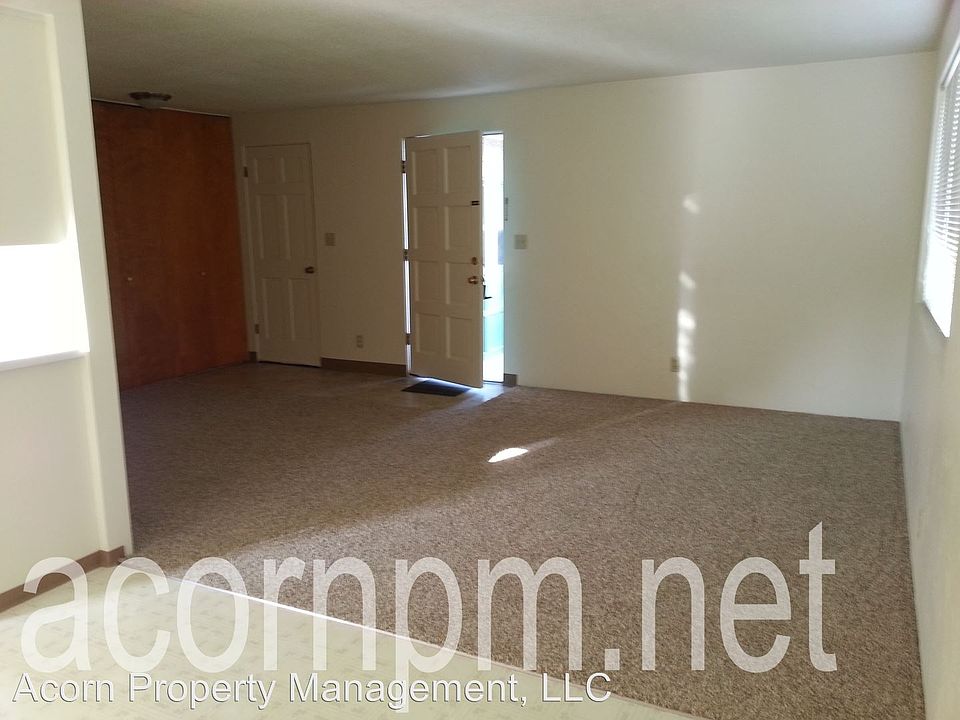 2nd image of 3086 Memory Ln