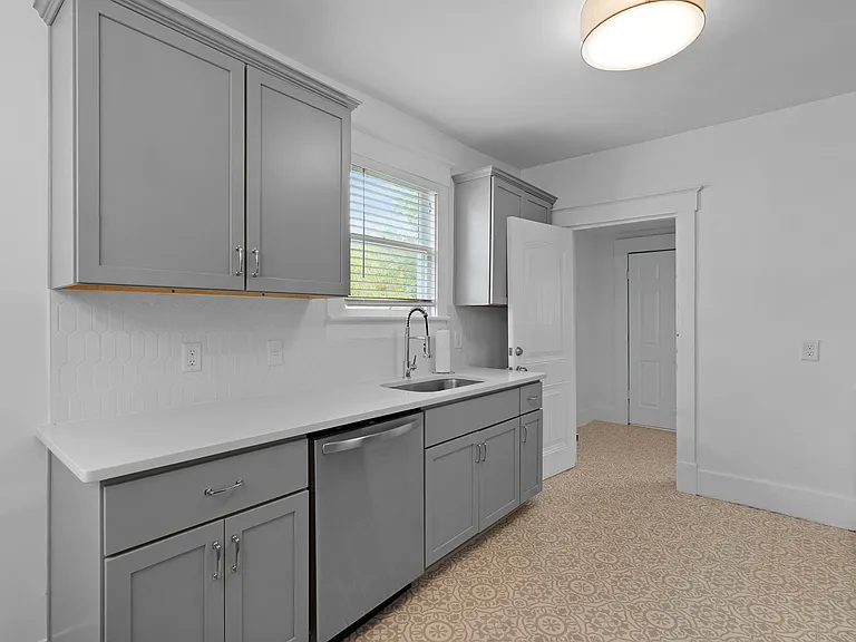 1004 E 33rd St #1/2 — Photo 34