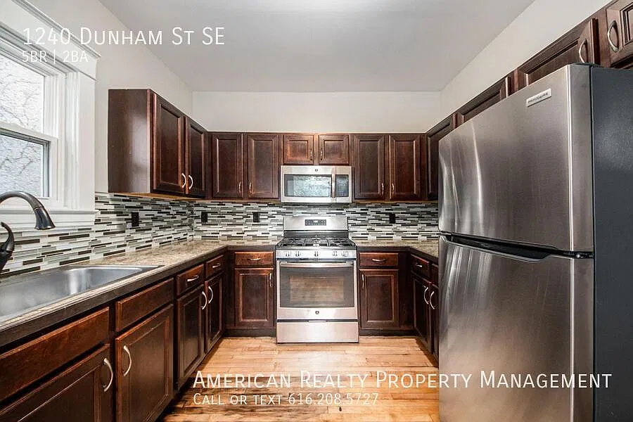5 bed, 1691 sqft, $2,800 — Photo 3