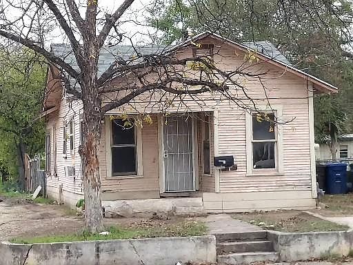 1st image of 310 SW 19th St