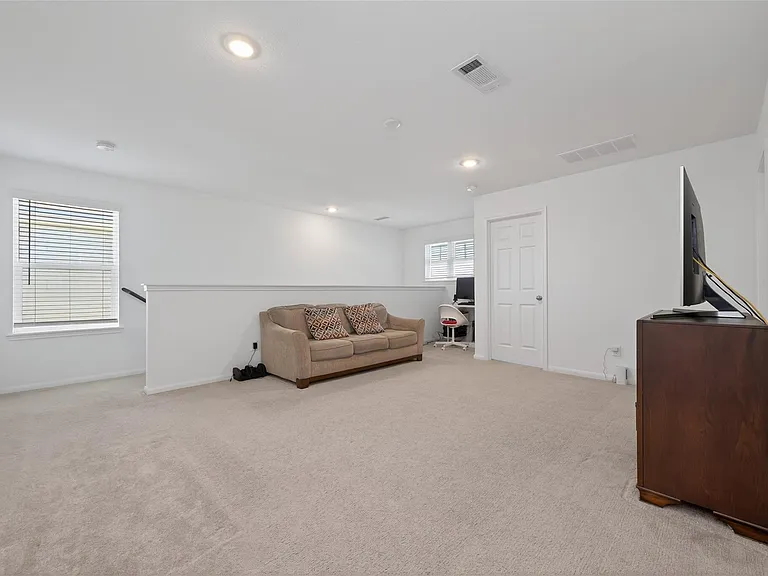 7326 Madison Commons Ln — Photo 19