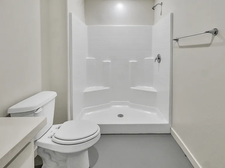1340 W Mariposa Ave — Photo 14
