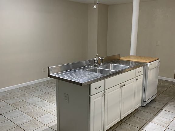 5th image of 402 Main St #3