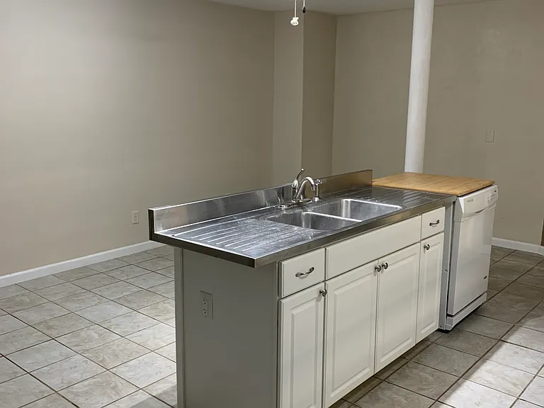 402 Main St #3 — Photo 5