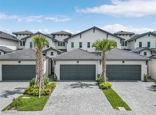 7498 Rockefeller Dr, Naples, FL 34119