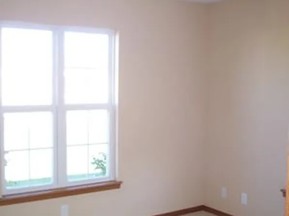 317 Brookway Dr, Manhattan, KS 66502