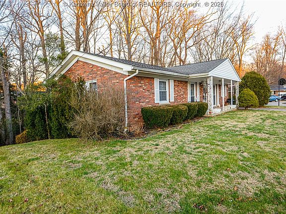 2nd image of 10 Lakeview Ct