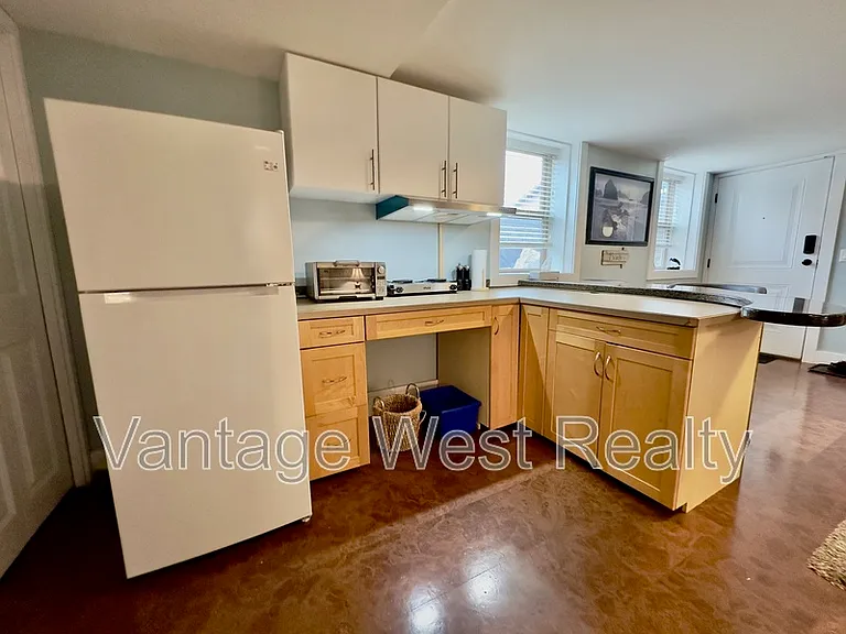 756B Wardlaw Ave — Photo 5