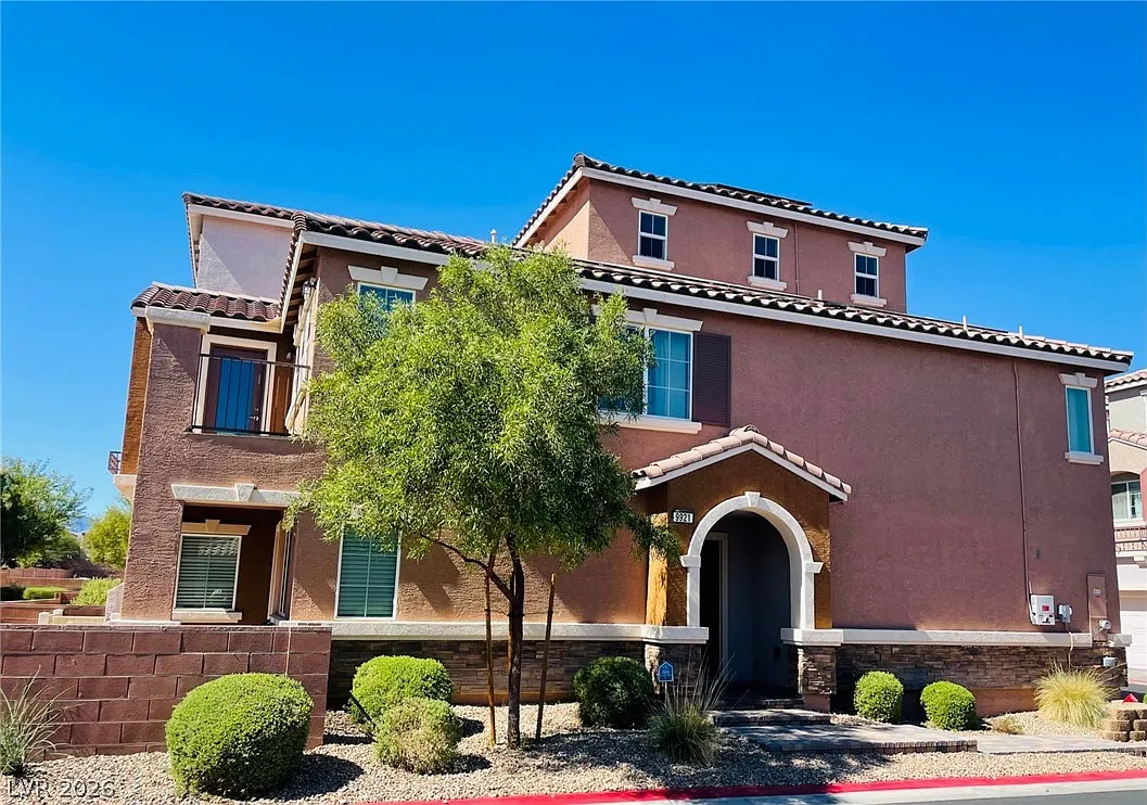 3 bed, 2.5 bath, 2063 sqft, $2,100 — Photo 1