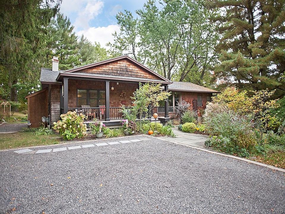 1st image of 18 Lincklaen Dr