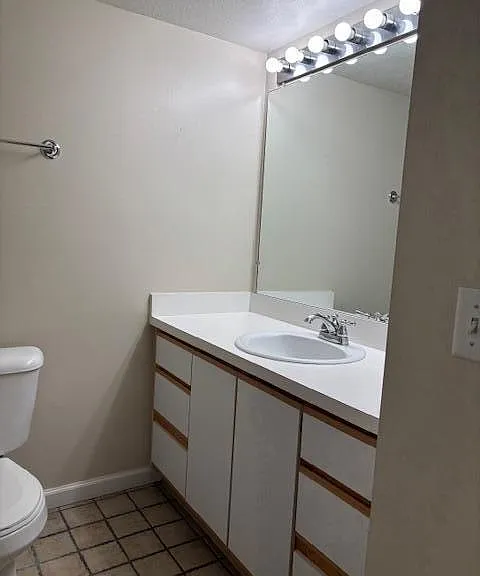 1522 Oakfield Dr — Photo 7