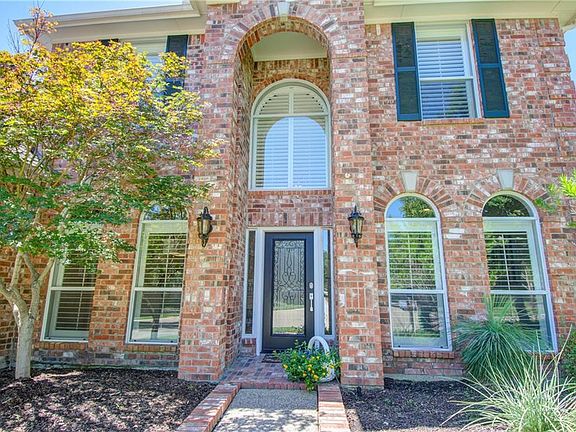3rd image of 2703 Knoll Ct