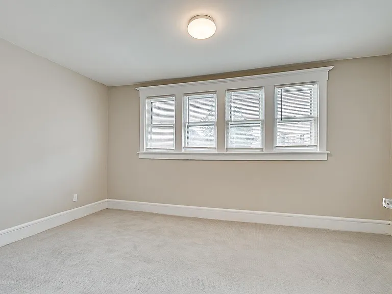 404 School St — Photo 12