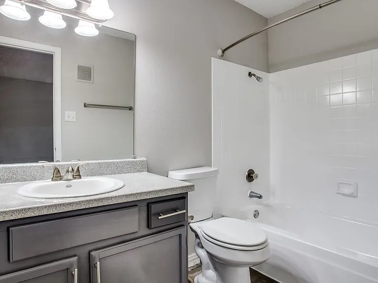 Decker Apartment Homes — Photo 9