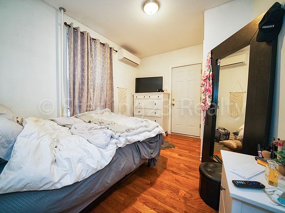 5th image of 2835 36th St #1