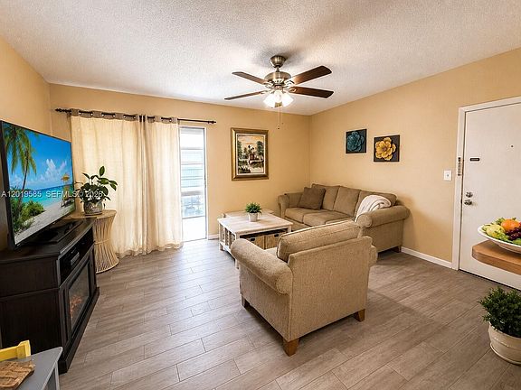 3rd image of 7837 Ashmont Cir #212