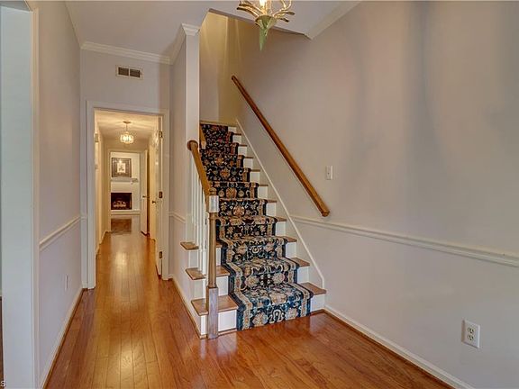 2nd image of 20 Fountain Manor Dr Unit B