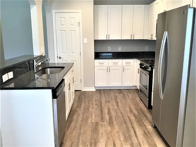 4 bed, 2.0 bath, 1904 sqft, $2,280 — Photo 2