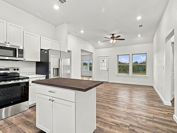4th image of 21 Redbird Ln