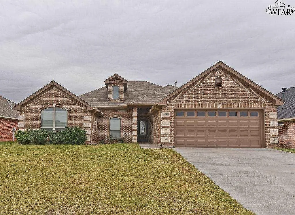 4 bed, 2.0 bath, 1868 sqft, $2,800 — Photo 1