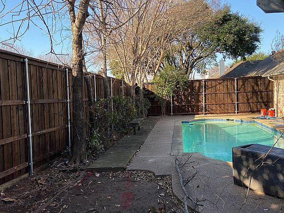 4th image of 1420 Sylvia Dr