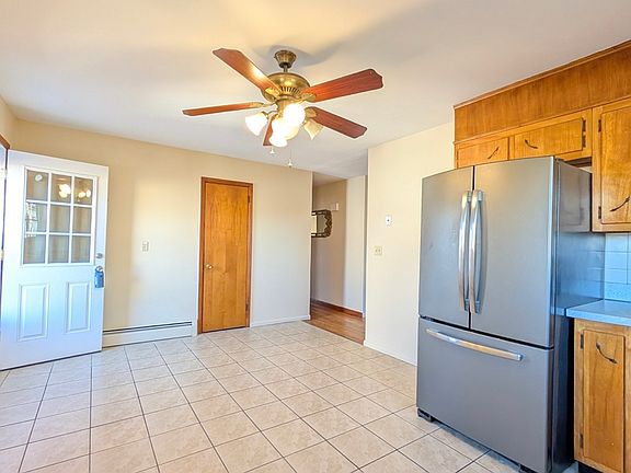 3rd image of 24 Hoyt St #2