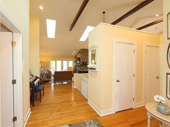 4th image of 10770 Moss Hill Ln