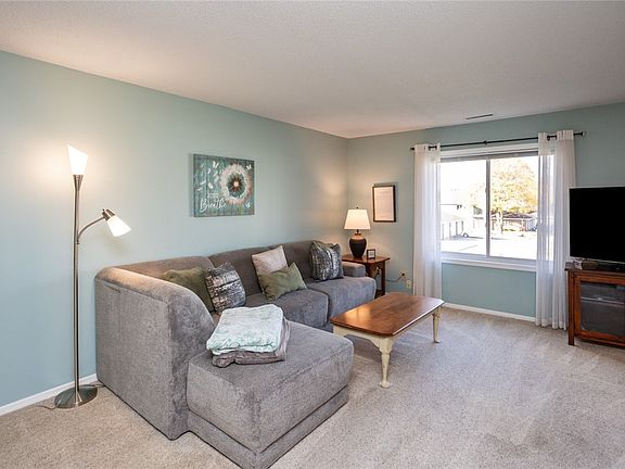 5th image of 4825 Woodland Ave Unit 8
