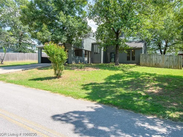 2001 E Hickory St, Greenwood, AR 72936