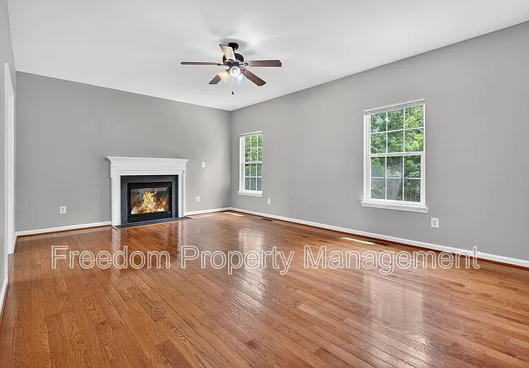 7629 Hamelin Ln — Photo 2