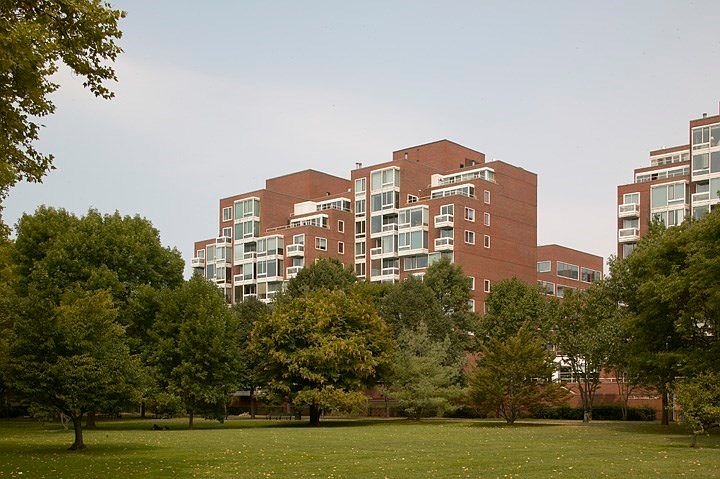 1st image of 975 Memorial Dr APT 403