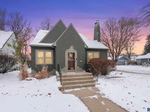 1701 S Carter Pl, Sioux Falls, SD 57105