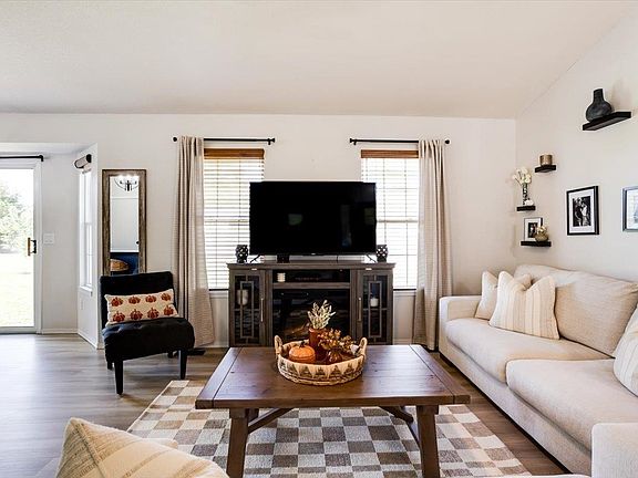 5th image of 2625 N Parkdale Ct