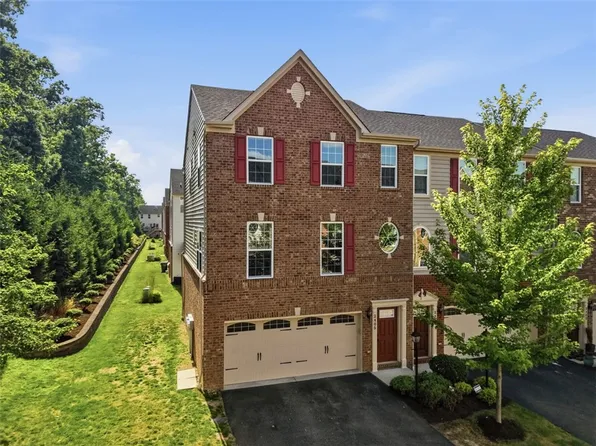 2405 Pointe View Dr, Mars, PA 16046