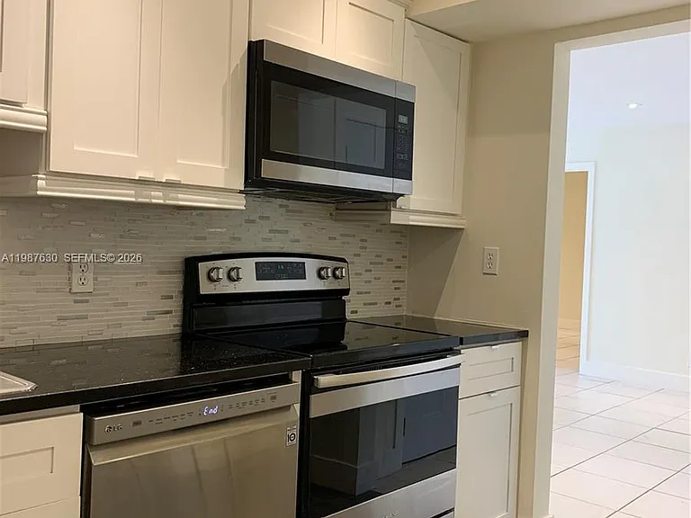 1200 Mariposa Ave #E104 — Photo 8